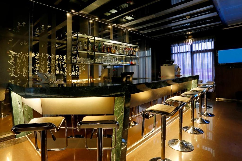 Hotel Golden Tulip - Aesthetics à Zhunan Extérieur photo