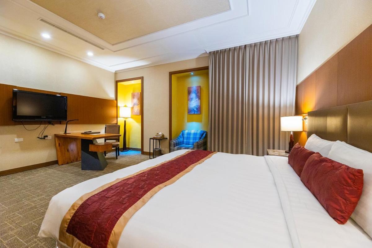 Hotel Golden Tulip - Aesthetics à Zhunan Extérieur photo